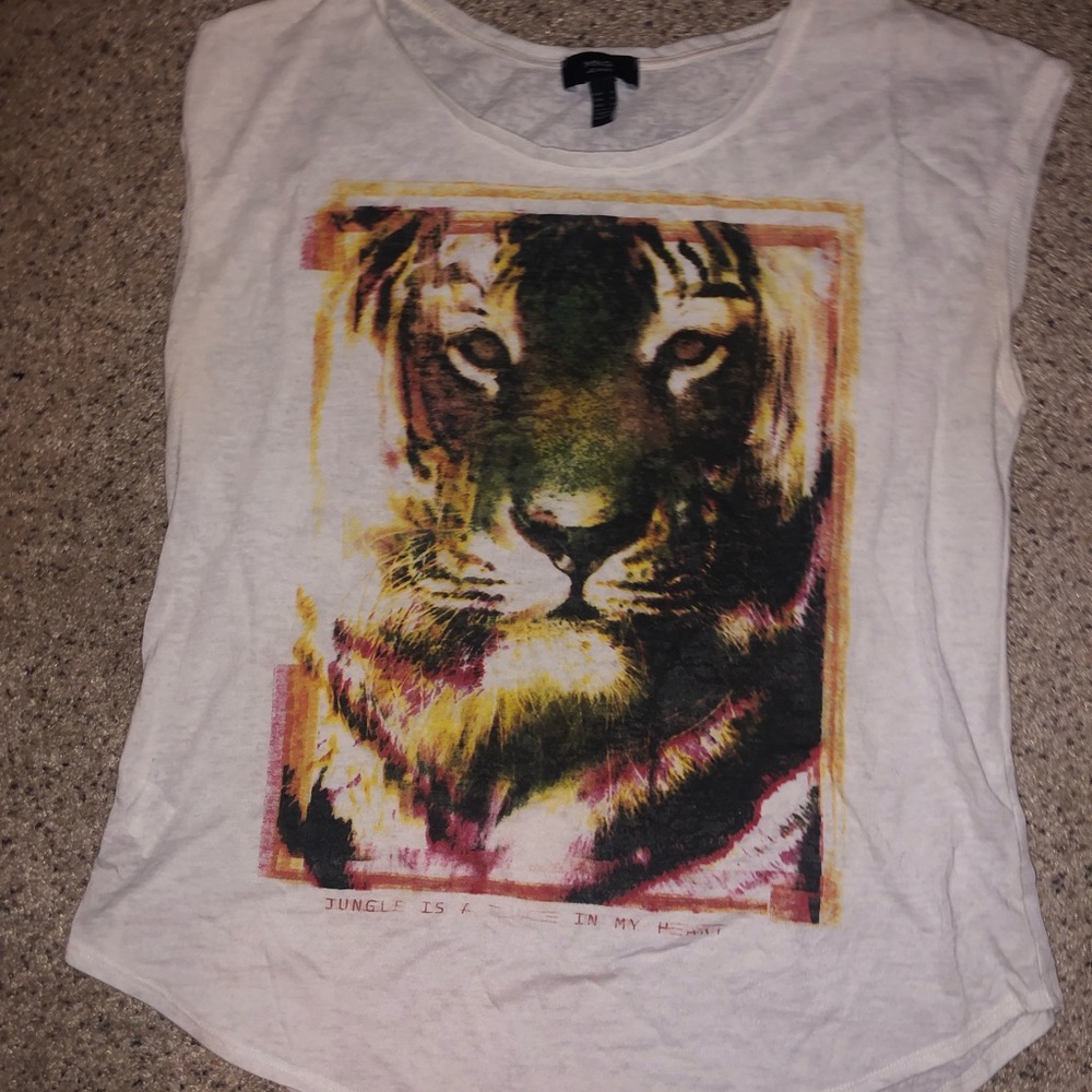 Graphic tee